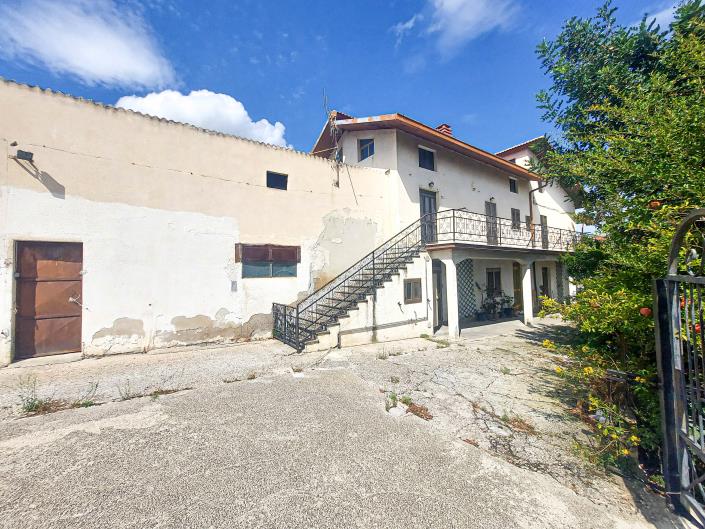 Image No.8-3 Bed House for sale