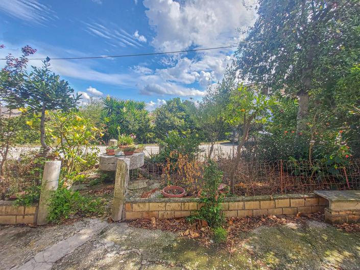 Image No.10-3 Bed House for sale