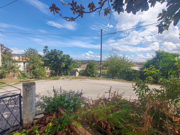 Image No.11-3 Bed House for sale