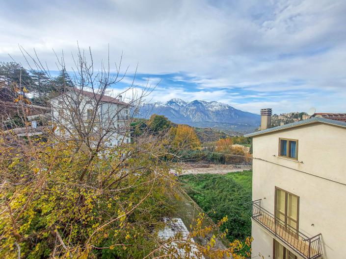 Image No.39-2 Bed Semi-Detached for sale