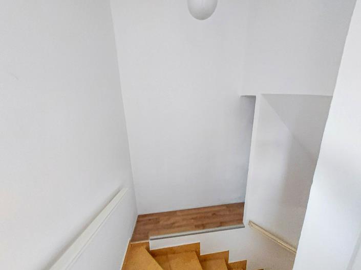 Image No.44-2 Bed Semi-Detached for sale