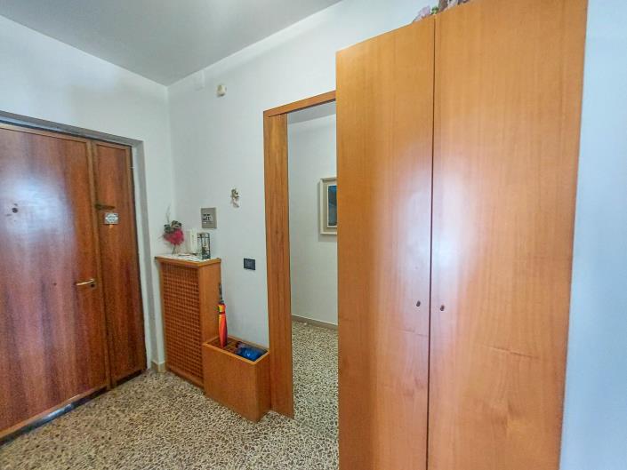 Image No.25-2 Bed Apartment for sale