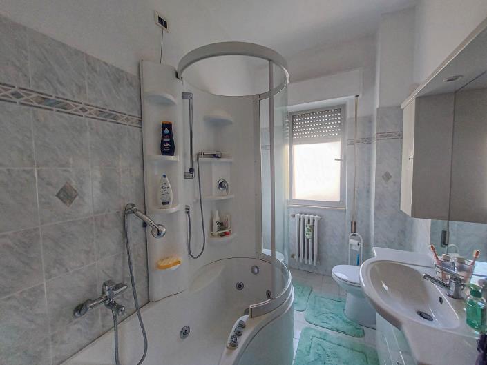 Image No.33-2 Bed Apartment for sale