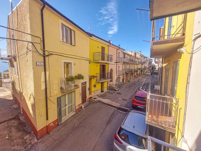 Image No.9-2 Bed Townhouse for sale