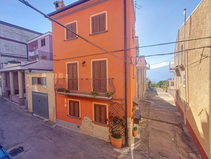 Image No.10-2 Bed Townhouse for sale