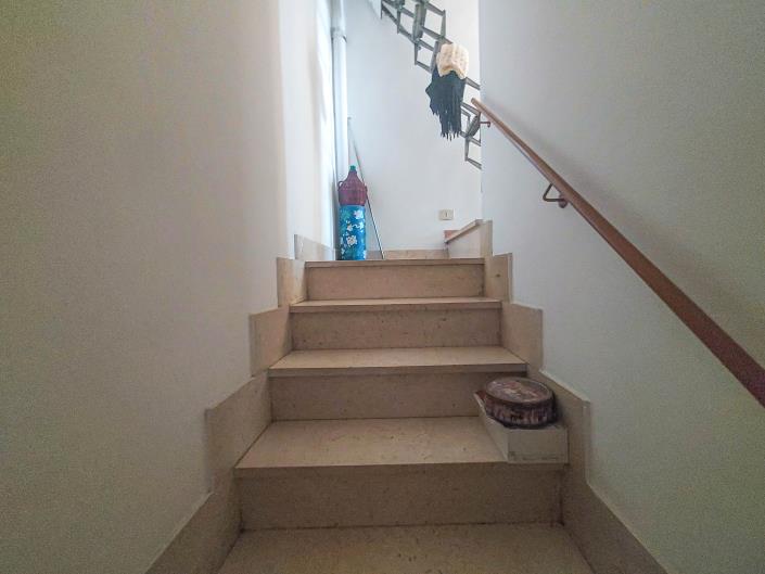 Image No.16-2 Bed Townhouse for sale