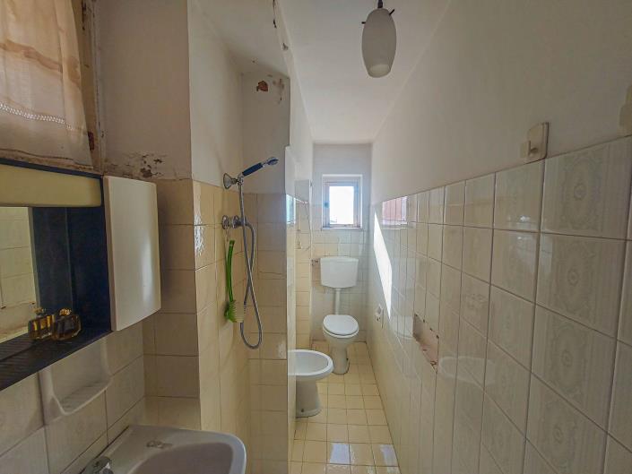 Image No.20-2 Bed Townhouse for sale