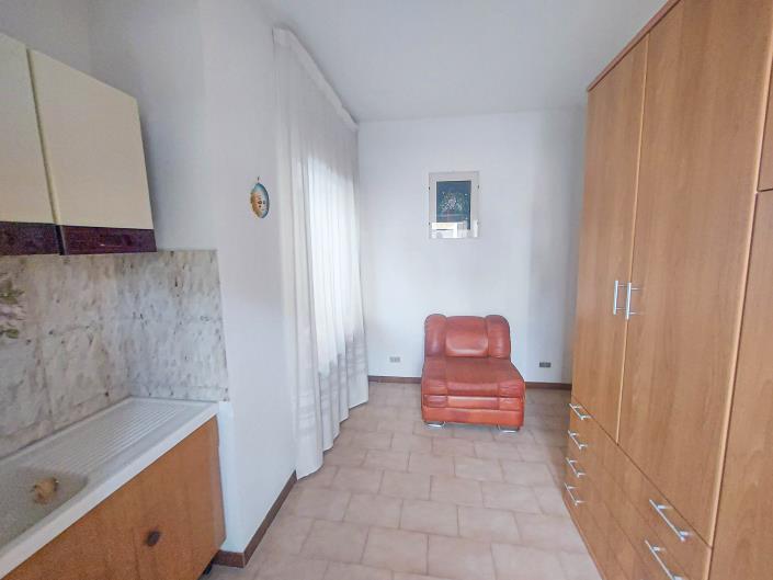 Image No.20-2 Bed Semi-Detached for sale