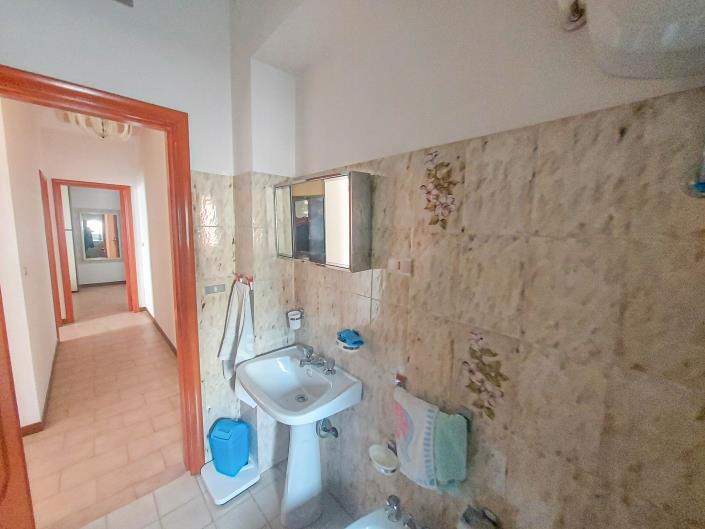 Image No.23-2 Bed Semi-Detached for sale