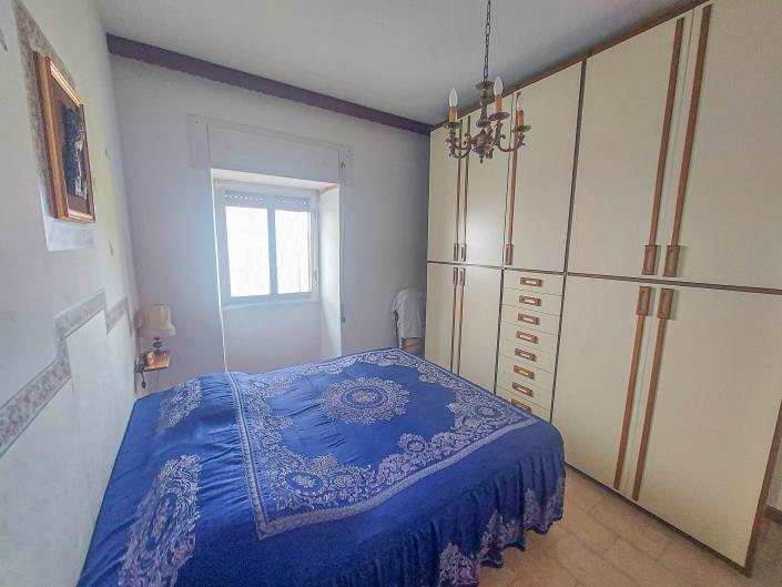 Image No.28-2 Bed Semi-Detached for sale