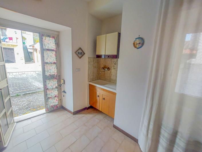 Image No.31-2 Bed Semi-Detached for sale