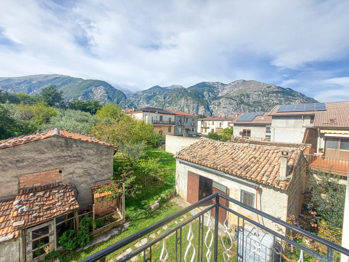 Image No.17-3 Bed Country Property for sale