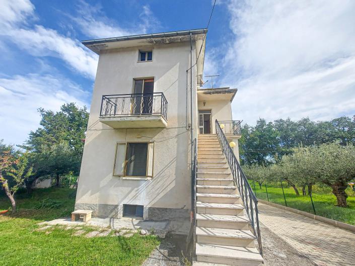 Image No.1-3 Bed Country Property for sale