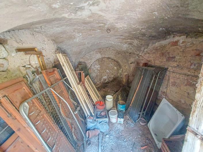 Image No.30-1 Bed Townhouse for sale