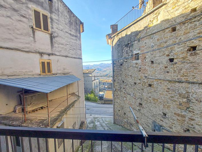 Image No.16-3 Bed Townhouse for sale