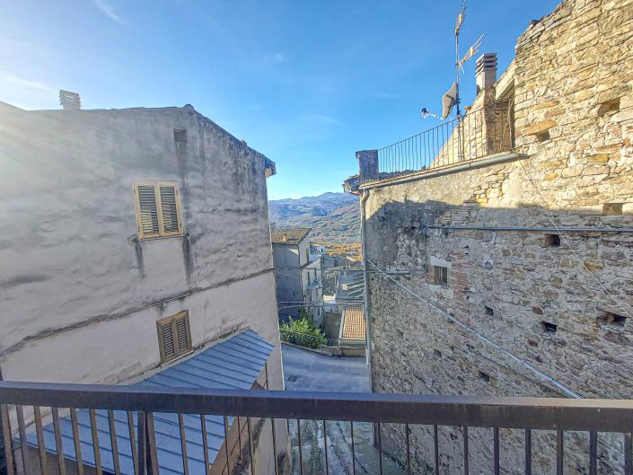 Image No.31-3 Bed Townhouse for sale