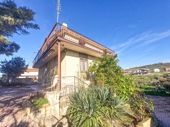 Image No.1-2 Bed Country Property for sale