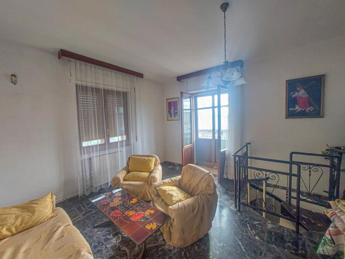 Image No.3-2 Bed Country Property for sale