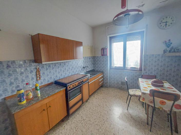 Image No.7-2 Bed Country Property for sale