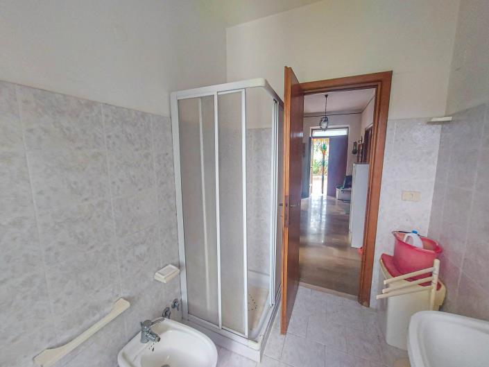 Image No.15-2 Bed Country Property for sale