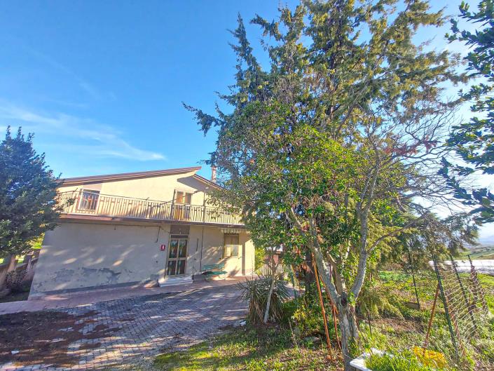 Image No.45-2 Bed Country Property for sale