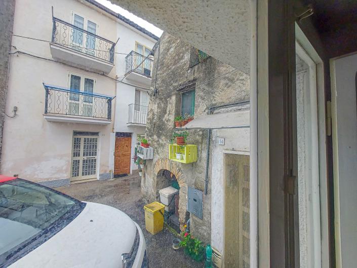 Image No.12-2 Bed Townhouse for sale