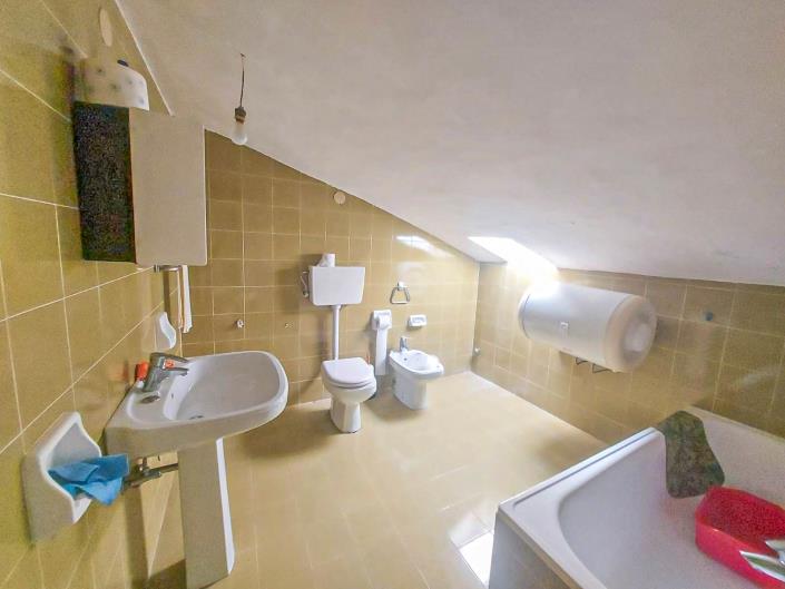 Image No.18-2 Bed Townhouse for sale