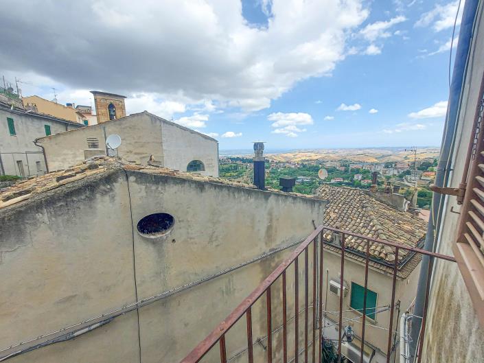 Image No.21-5 Bed Townhouse for sale