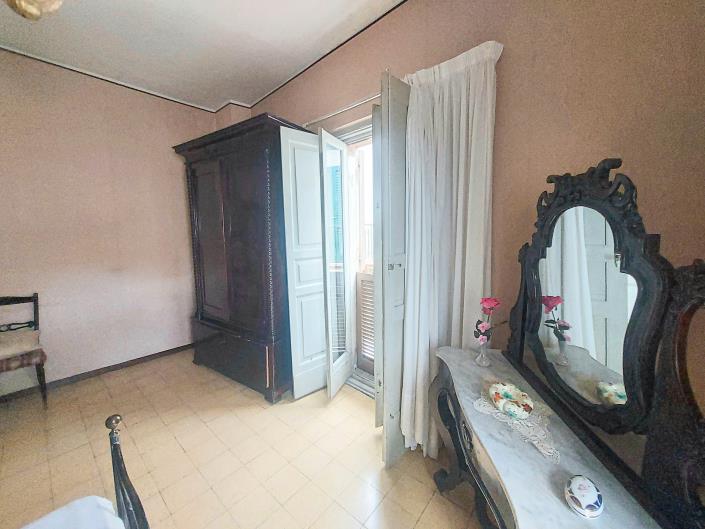 Image No.22-5 Bed Townhouse for sale