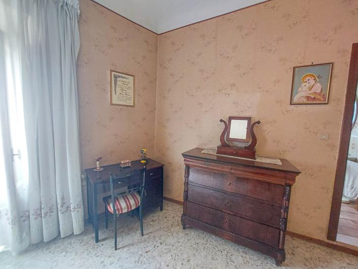 Image No.25-5 Bed Townhouse for sale