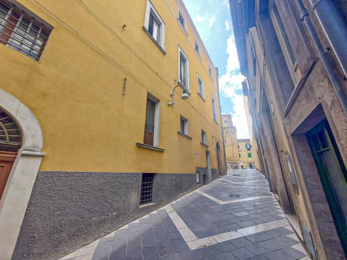 Image No.56-5 Bed Townhouse for sale