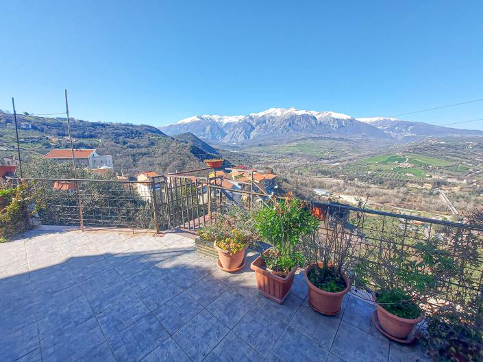 Image No.10-4 Bed Townhouse for sale