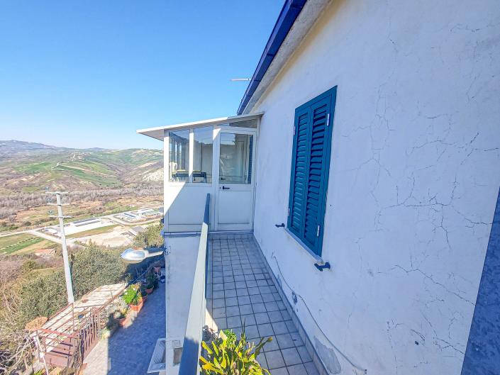 Image No.14-4 Bed Townhouse for sale