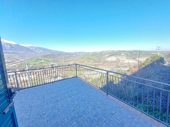 Image No.27-4 Bed Townhouse for sale