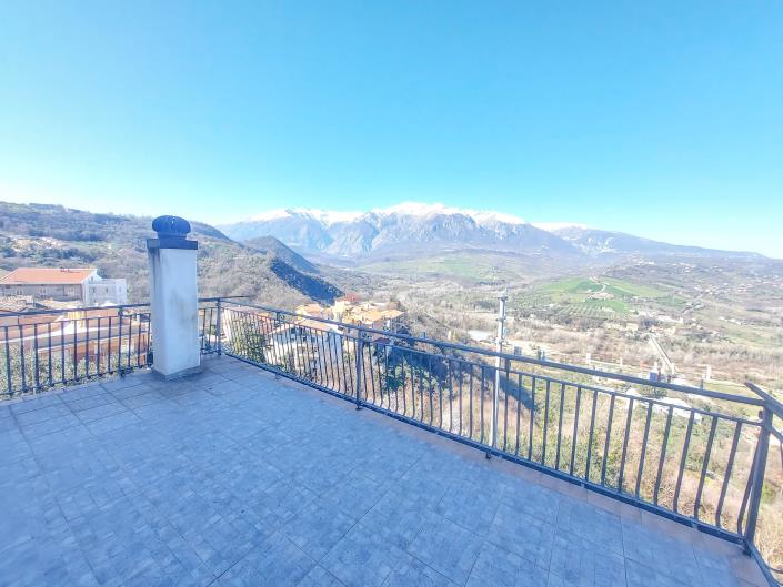 Image No.28-4 Bed Townhouse for sale