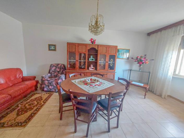 Image No.10-2 Bed Villa / Detached for sale