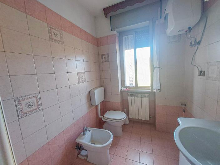 Image No.20-2 Bed Villa / Detached for sale