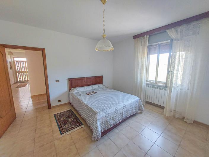 Image No.17-2 Bed Villa / Detached for sale