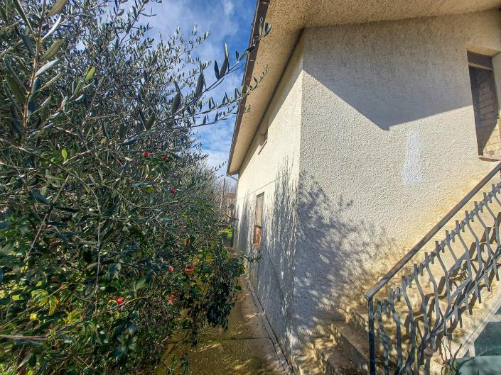 Image No.35-2 Bed Villa / Detached for sale