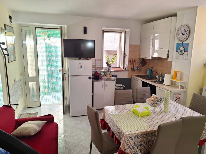 Image No.17-5 Bed Property for sale