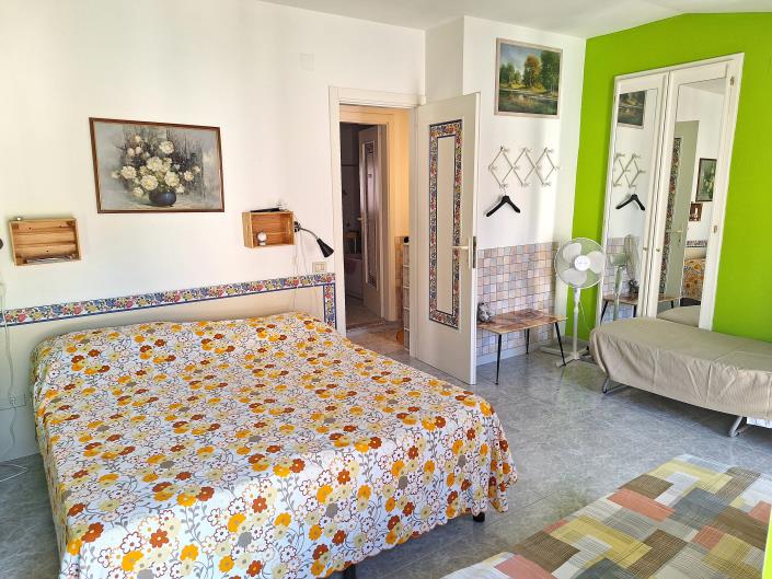 Image No.22-5 Bed Property for sale