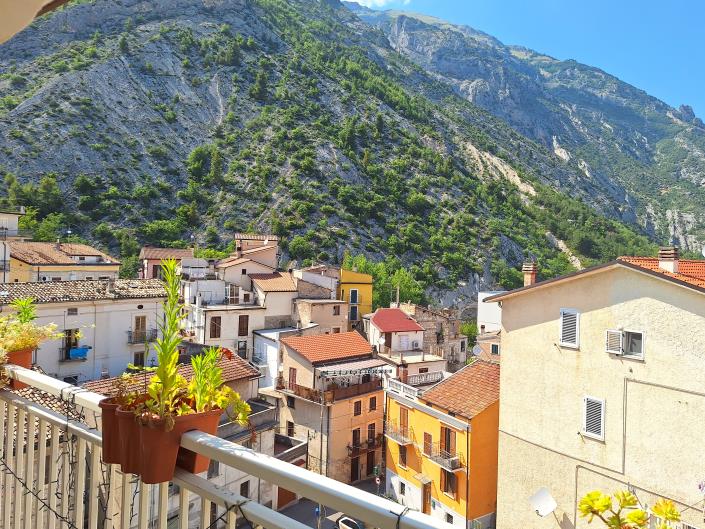 Image No.9-5 Bed Property for sale