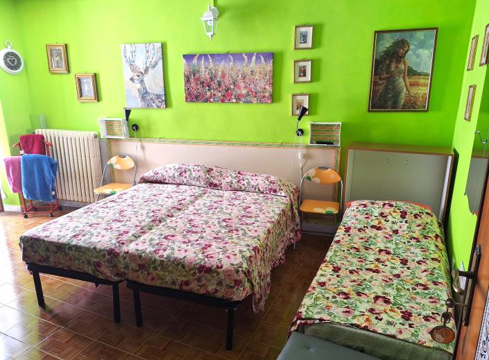 Image No.12-5 Bed Property for sale