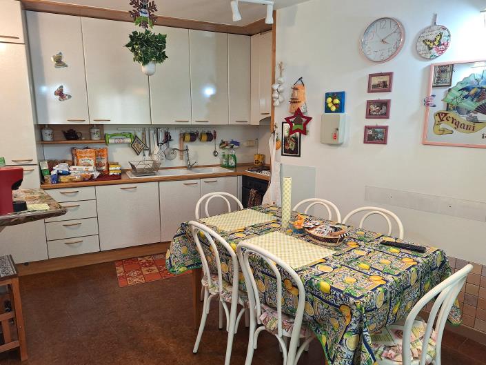 Image No.4-5 Bed Property for sale