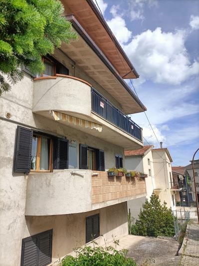 Image No.2-4 Bed Country Property for sale