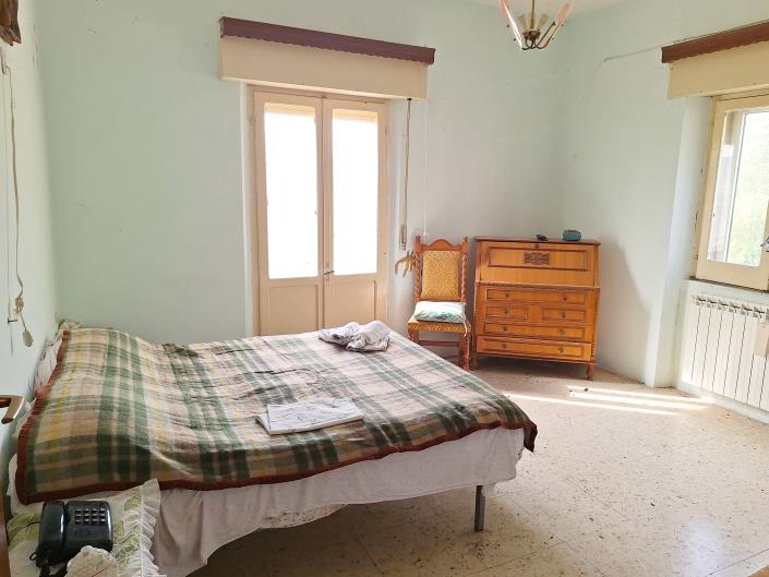 Image No.10-3 Bed House for sale