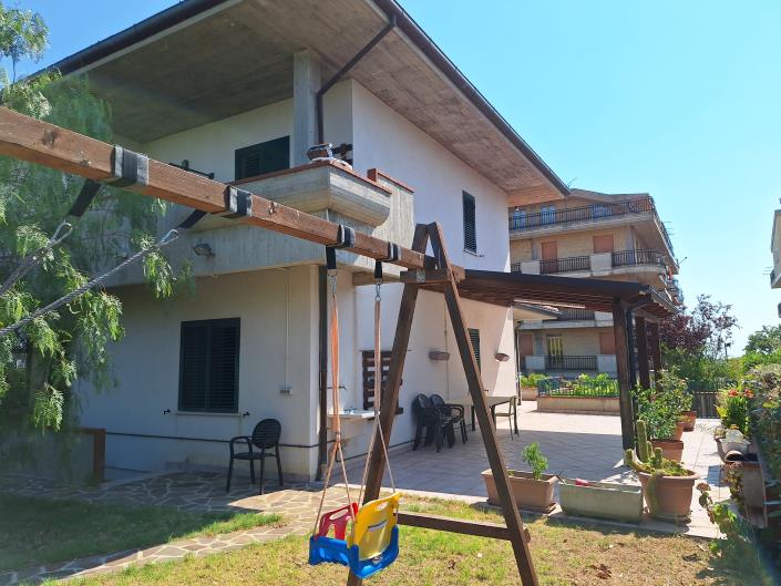 Image No.4-3 Bed Villa / Detached for sale