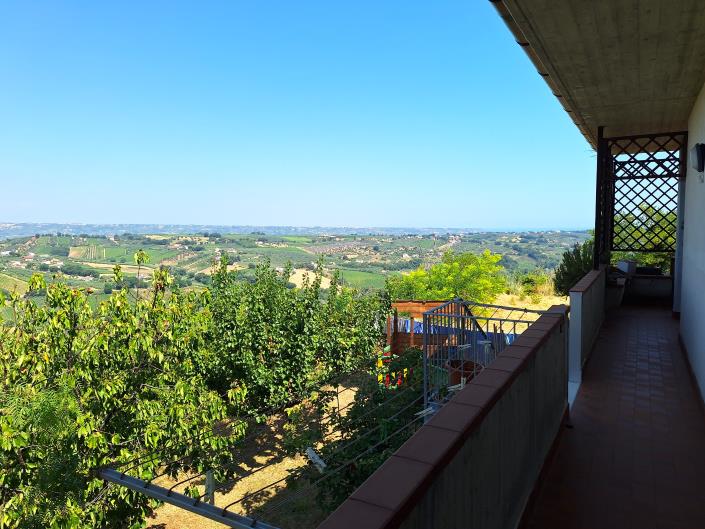 Image No.32-3 Bed Villa / Detached for sale