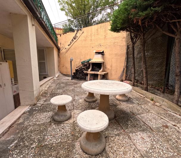 Image No.28-2 Bed Semi-Detached for sale