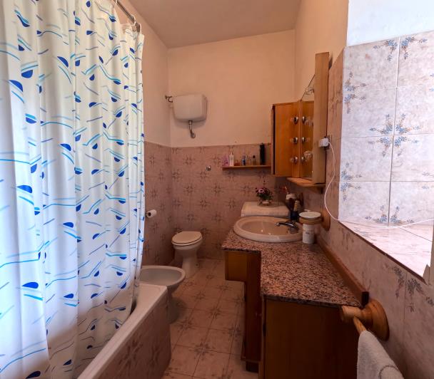 Image No.23-2 Bed Semi-Detached for sale